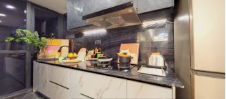 110.77㎡金属条边装饰点缀空间，时尚大气